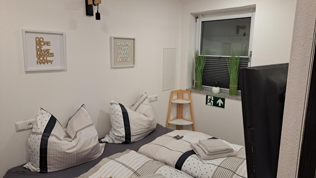 Appartment-Ferienwohnung Mit Kueche, Bad, Kostenlos Wlan, Modern Eingerichtet ローディング エクステリア 写真