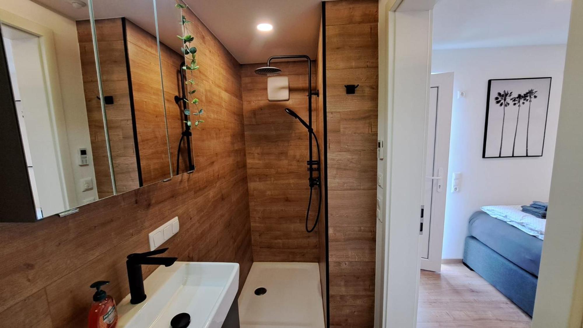 Appartment-Ferienwohnung Mit Kueche, Bad, Kostenlos Wlan, Modern Eingerichtet ローディング エクステリア 写真